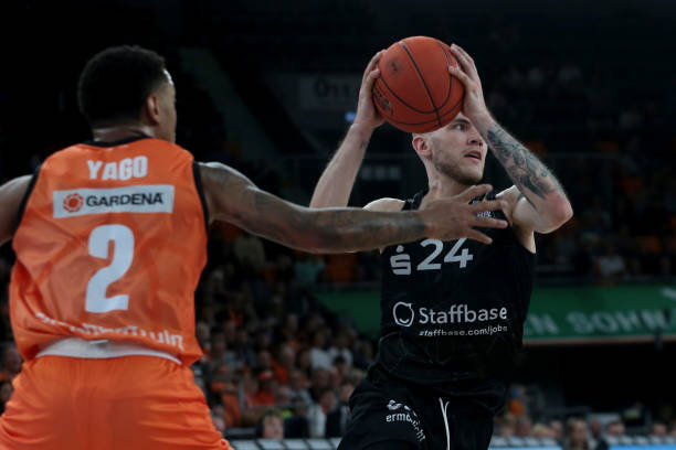 新疆暂稳帅 新疆暂稳帅